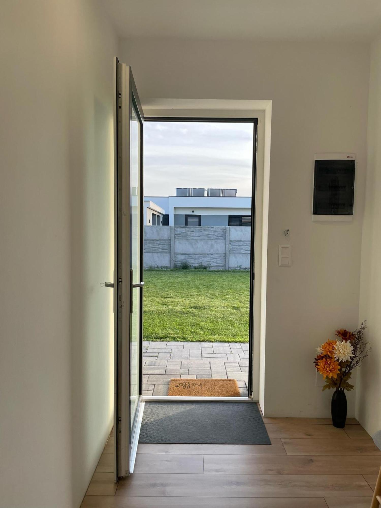 Klimatizovany Apartmanovy Dom, S Virivkou, 1B Senec Εξωτερικό φωτογραφία