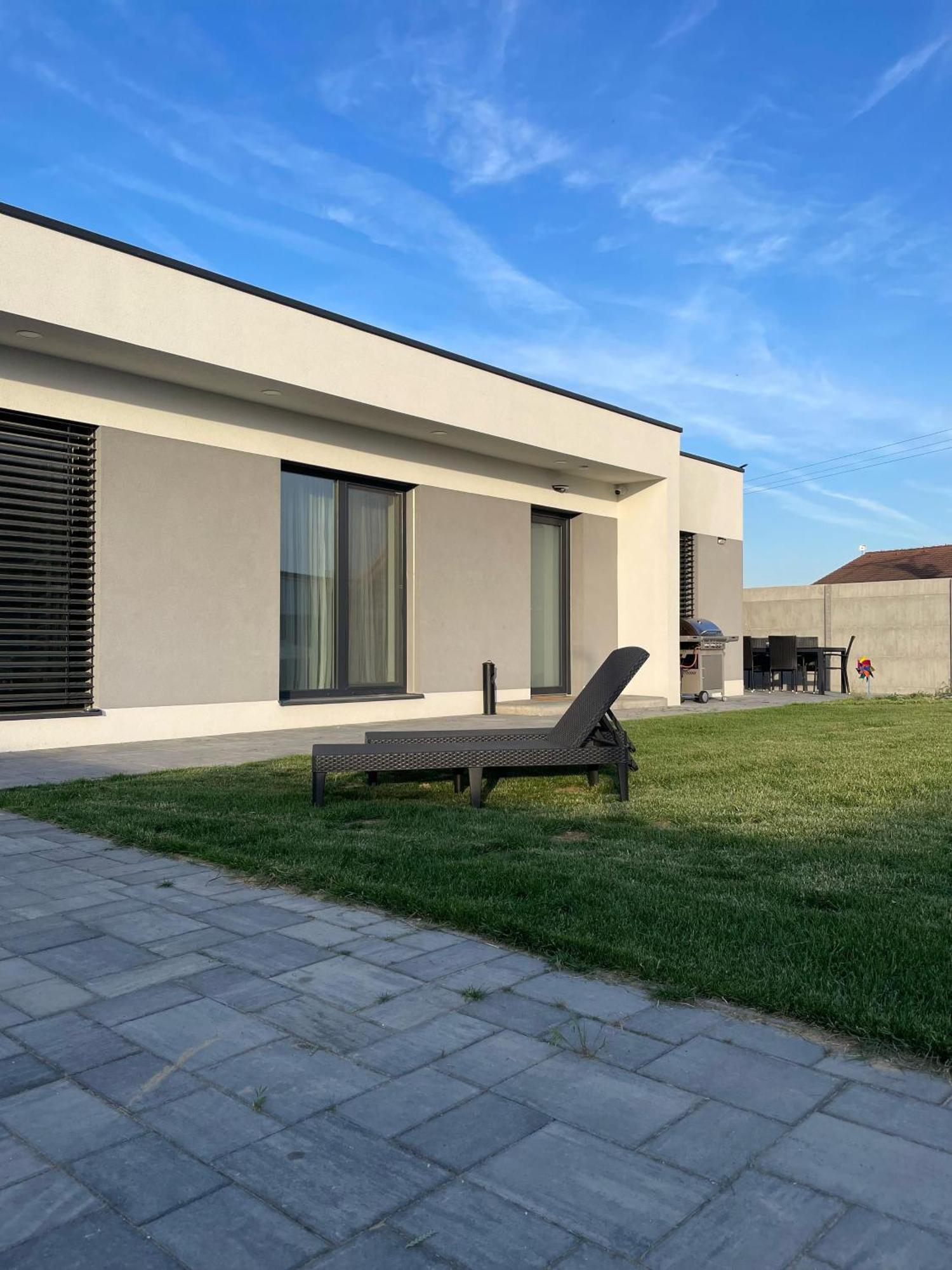 Klimatizovany Apartmanovy Dom, S Virivkou, 1B Senec Εξωτερικό φωτογραφία